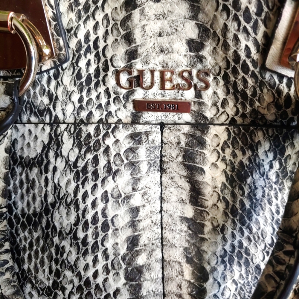 GUESS Handbag - Picture 2 of 4